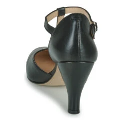 Betty London Epinate -Betty London 1073346 500 E