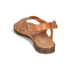 Betty London Madi -Betty London 16920373 500 E