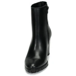 Betty London Nohime 11 Betty London Nohime -Betty London 17999501 500 C