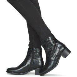 Betty London Noume 17 Betty London Noume -Betty London 18089550 500 H