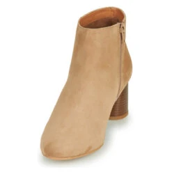 Betty London Nilove -Betty London 18089554 500 C