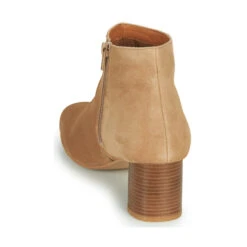 Betty London Nilove -Betty London 18089554 500 E