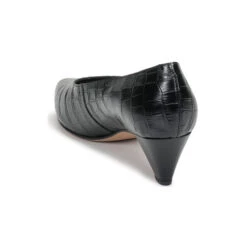 Betty London Nomanis -Betty London 18089558 500 E