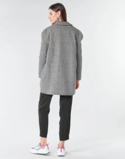 Betty London Niver 10 Betty London Niver -Betty London 18185796 500 D