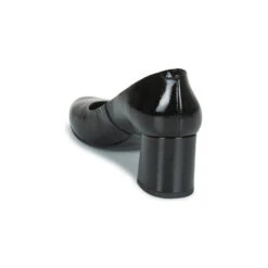 Betty London Parade -Betty London 20202686 500 E