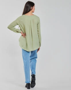 Betty London Pissine 9 Betty London Pissine -Betty London 20528383 500 D