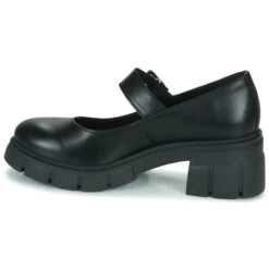 Betty London Passilla 13 Betty London Passilla -Betty London 23132823 500 D