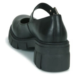 Betty London Passilla 14 Betty London Passilla -Betty London 23132823 500 E