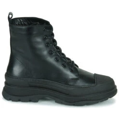 Voorkant -Betty London 23132844 500 B