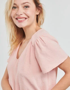 Betty London Bloome -Betty London 24038232 500 E