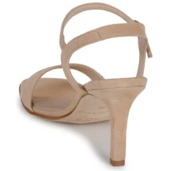 Betty London Alice 14 Betty London Alice -Betty London 24278558 500 E