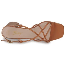 Betty London Lisa 15 Betty London Lisa -Betty London 24278585 500 F