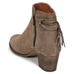 Betty London Heidi -Betty London 6014970 500 E