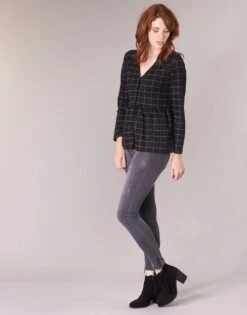 Betty London Jiliu 9 Betty London Jiliu -Betty London 9106034 500 C